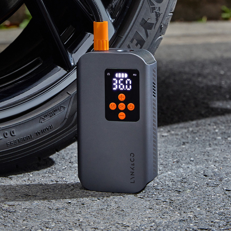Автомобильный воздушный насос Lynk & Co