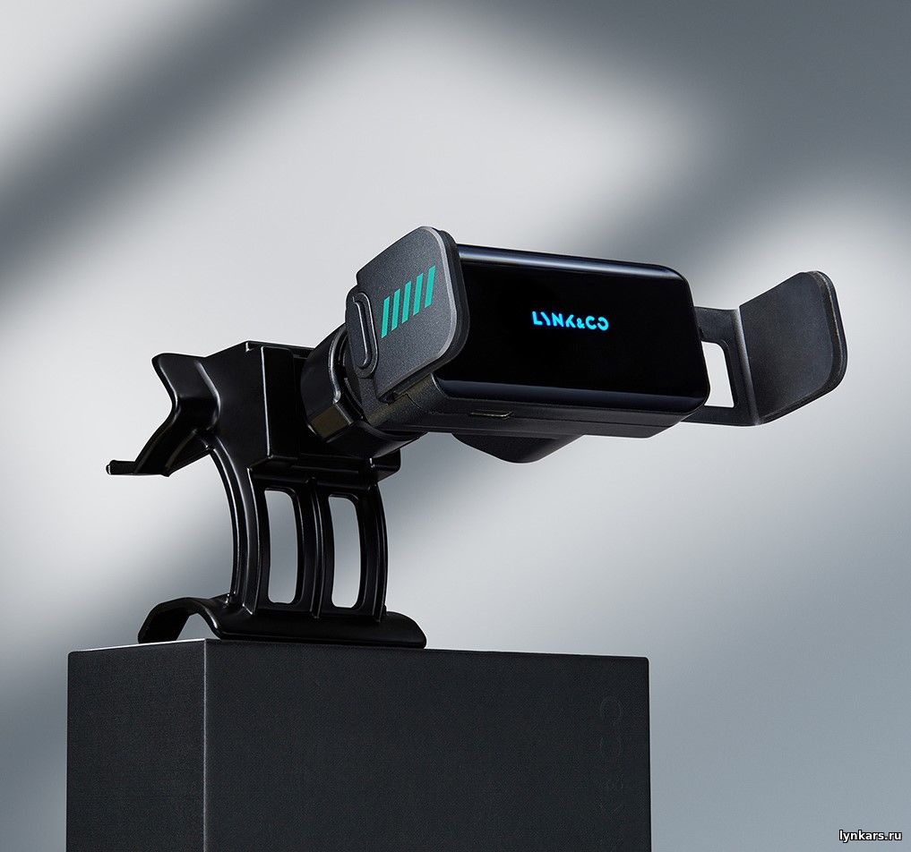 Держатель мобильного телефона для автомобилей Lynk&Co 09