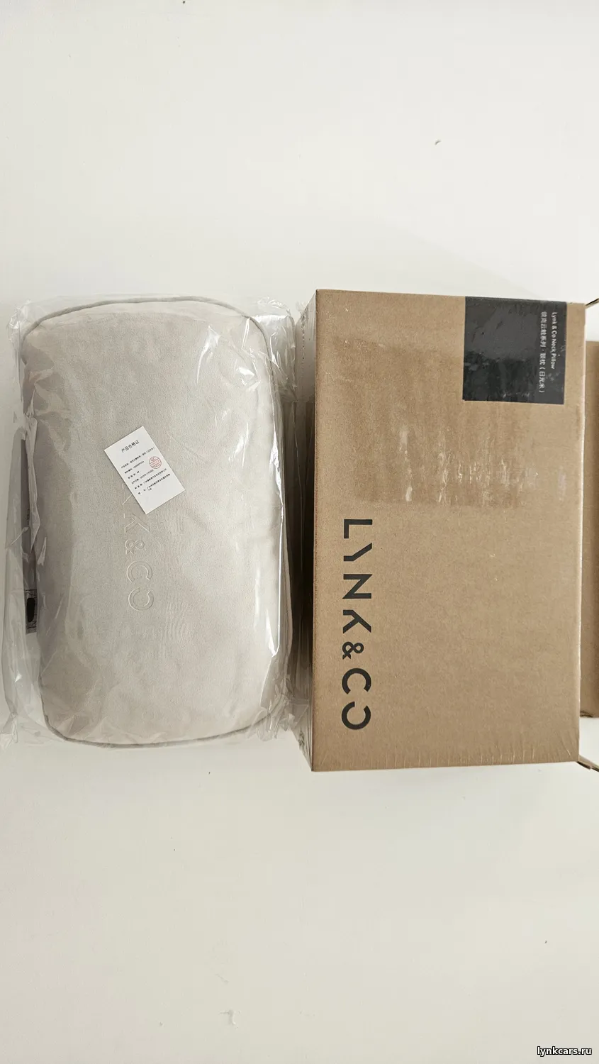 Подушка для подголовника Lynk&Co 900 (цвет - белый) - фото 2